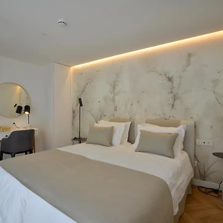 Plaza Mina - Adults Recommended By Luxury