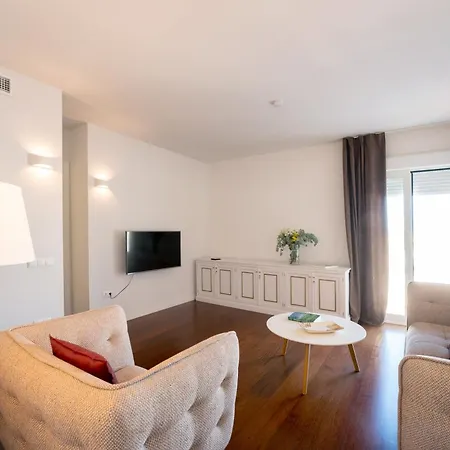 Plaza Mina - Adults Recommended By Luxury